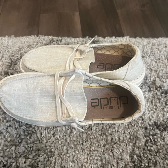 Hey Dude women’s metallic shoe - Picture 3 of 3